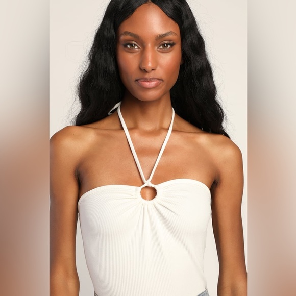 Lulu’s Keyhole Ribbed Crop Top - Picture 3 of 9